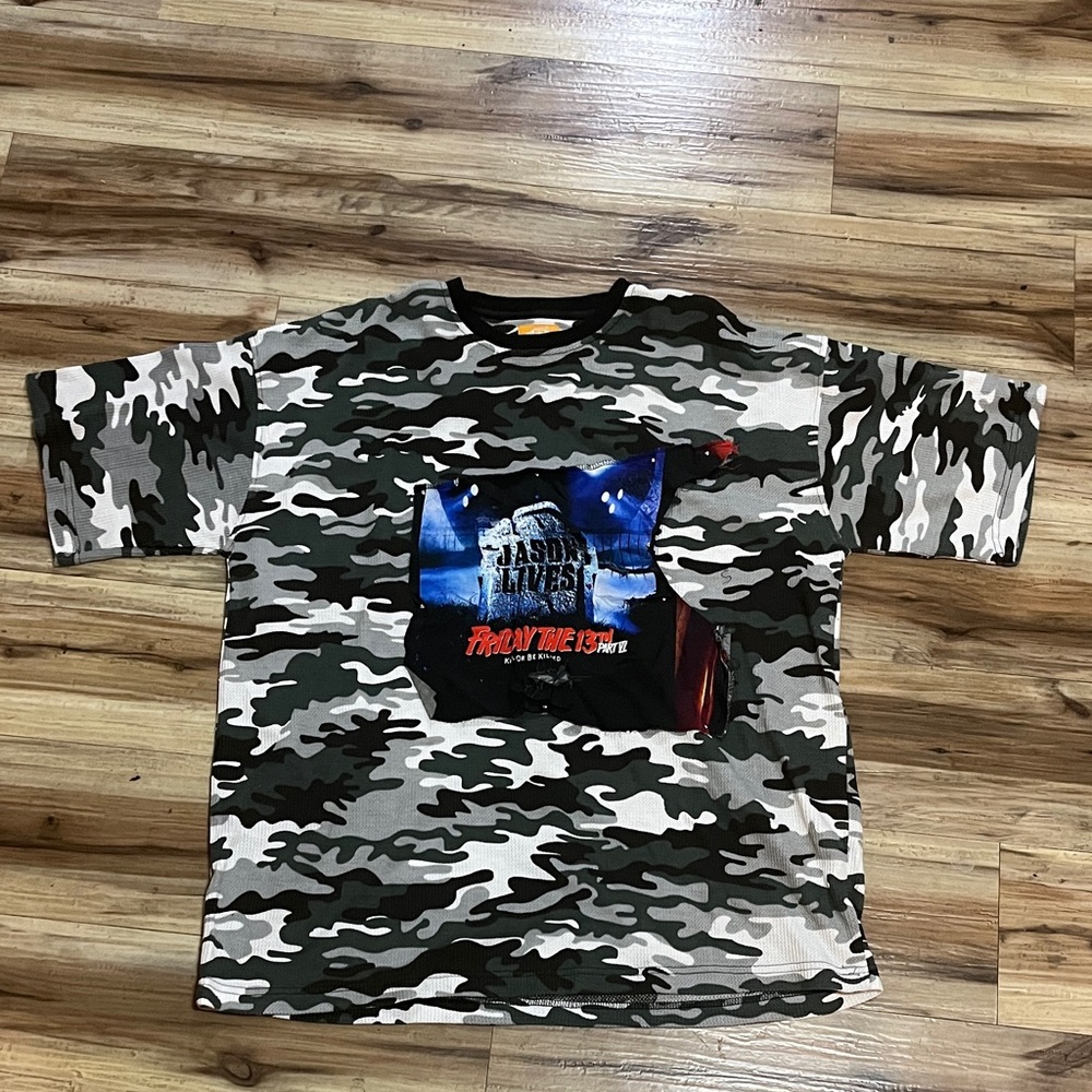 Camo Men’s T-Shirt with Graphic Friday the 13th patch